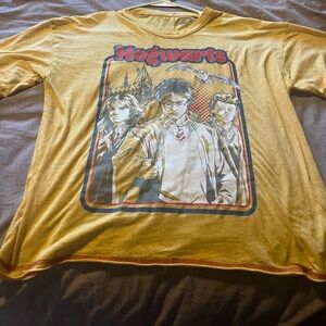 Wizarding World Hogwarts Yellow graphic Tee Size L